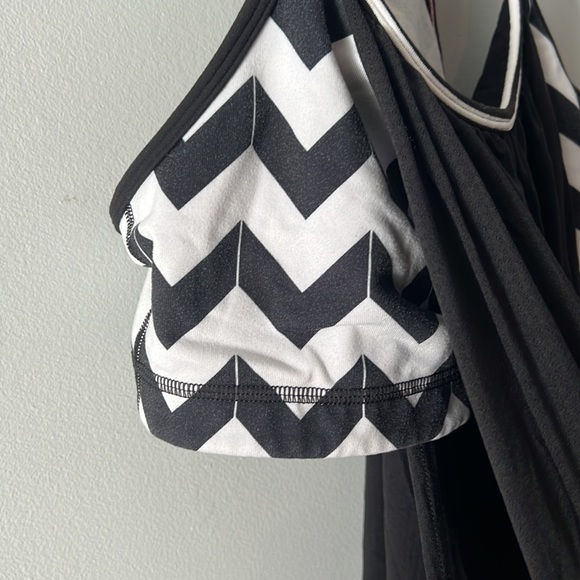 Lululemon tank size 8 - Picture 2 of 5